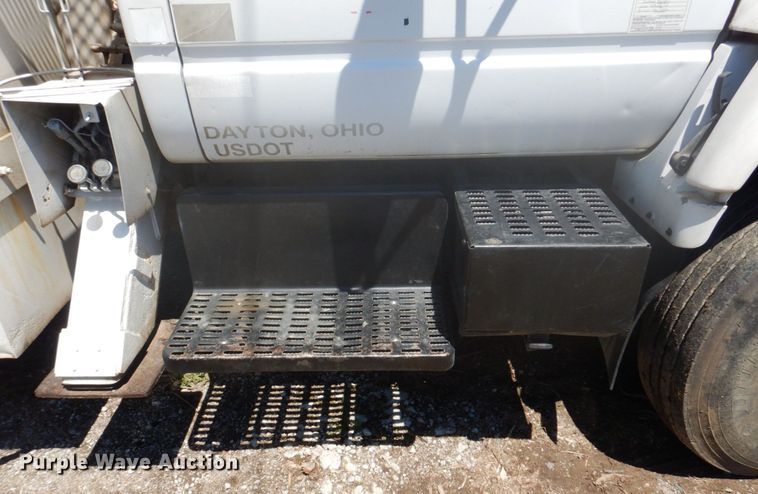 image for item DN7474 2002 GMC C7500  bucket truck