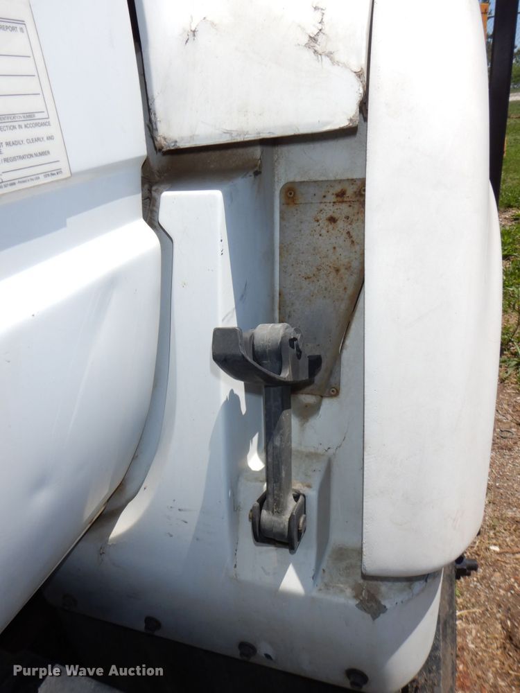 image for item DN7474 2002 GMC C7500  bucket truck