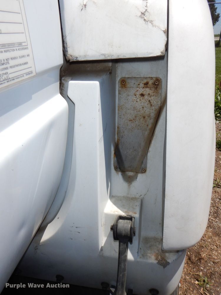 image for item DN7474 2002 GMC C7500  bucket truck