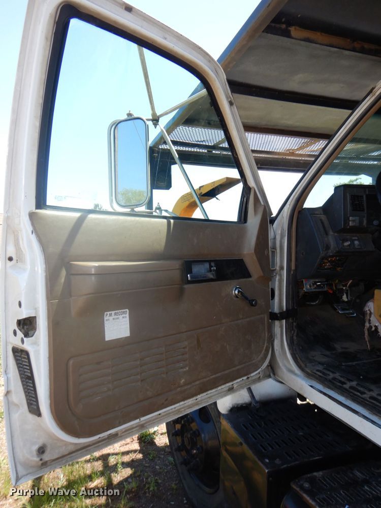 image for item DN7474 2002 GMC C7500  bucket truck