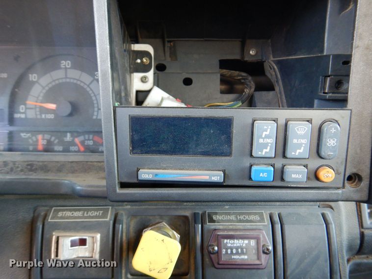 image for item DN7474 2002 GMC C7500  bucket truck