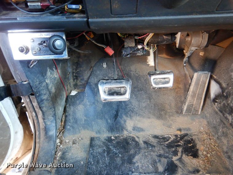 image for item DN7474 2002 GMC C7500  bucket truck