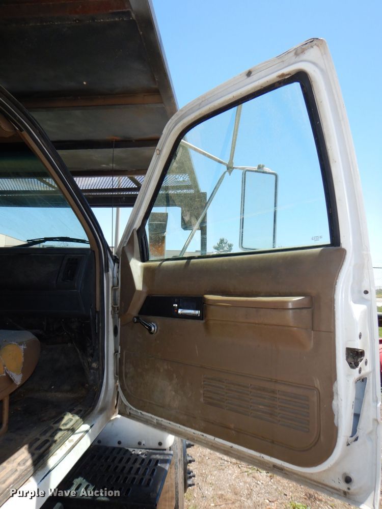 image for item DN7474 2002 GMC C7500  bucket truck