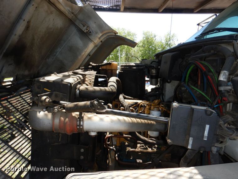 image for item DN7474 2002 GMC C7500  bucket truck