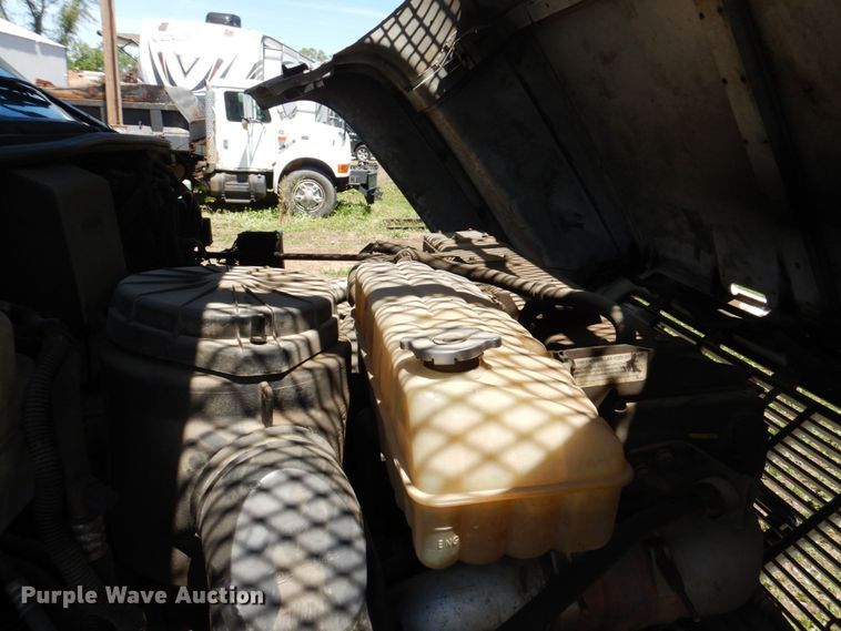 image for item DN7474 2002 GMC C7500  bucket truck