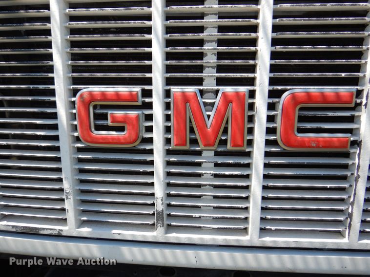 image for item DN7474 2002 GMC C7500  bucket truck