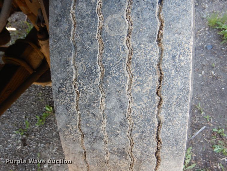 image for item DN7474 2002 GMC C7500  bucket truck