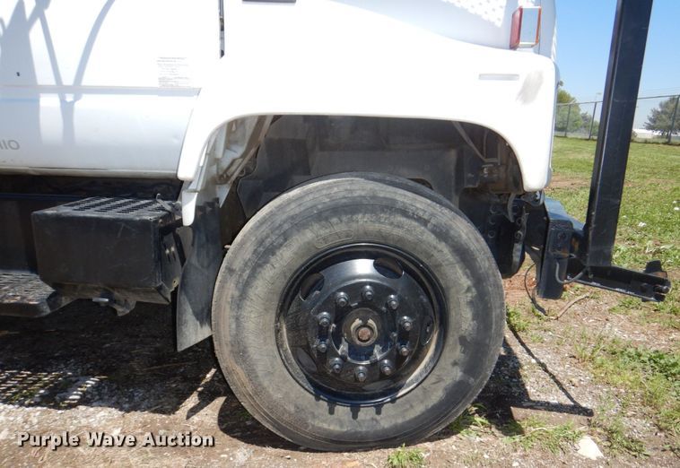 image for item DN7474 2002 GMC C7500  bucket truck