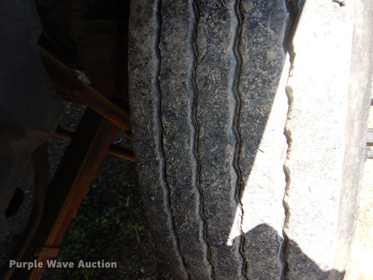 image for item DN7474 2002 GMC C7500  bucket truck