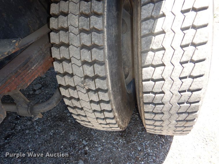 image for item DN7474 2002 GMC C7500  bucket truck