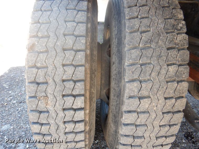 image for item DN7474 2002 GMC C7500  bucket truck