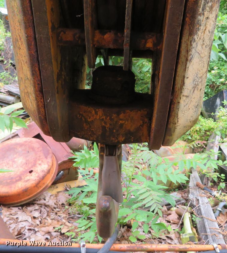image for item DN7997 DRH Johnson 5529  crane block and hook