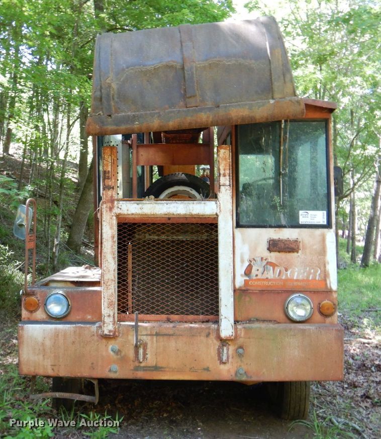 image for item DP4040 1985 Badger 460  wheeled excavator