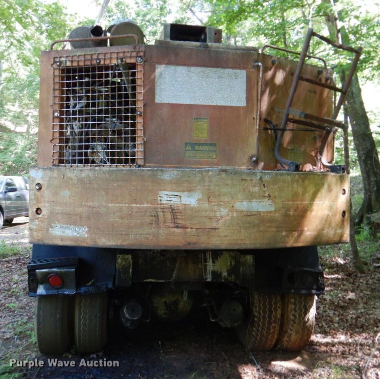 image for item DP4040 1985 Badger 460  wheeled excavator