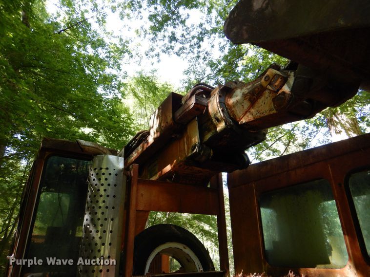 image for item DP4040 1985 Badger 460  wheeled excavator