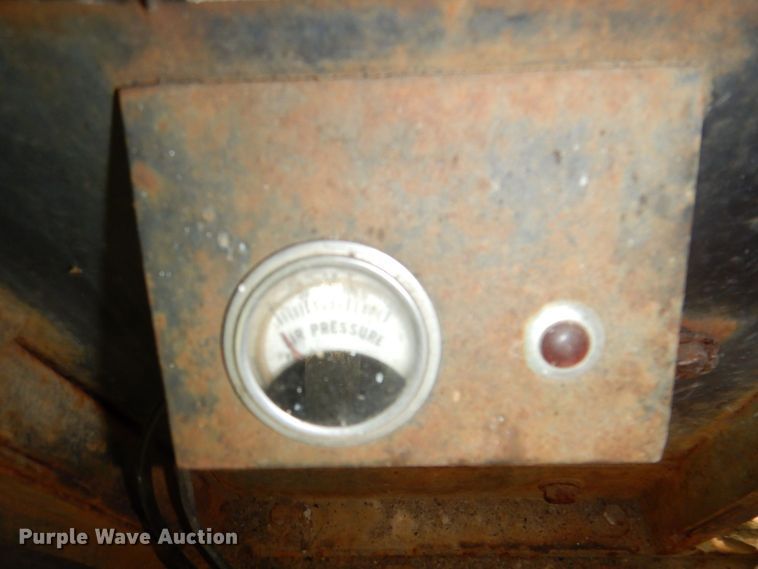 image for item DP4040 1985 Badger 460  wheeled excavator