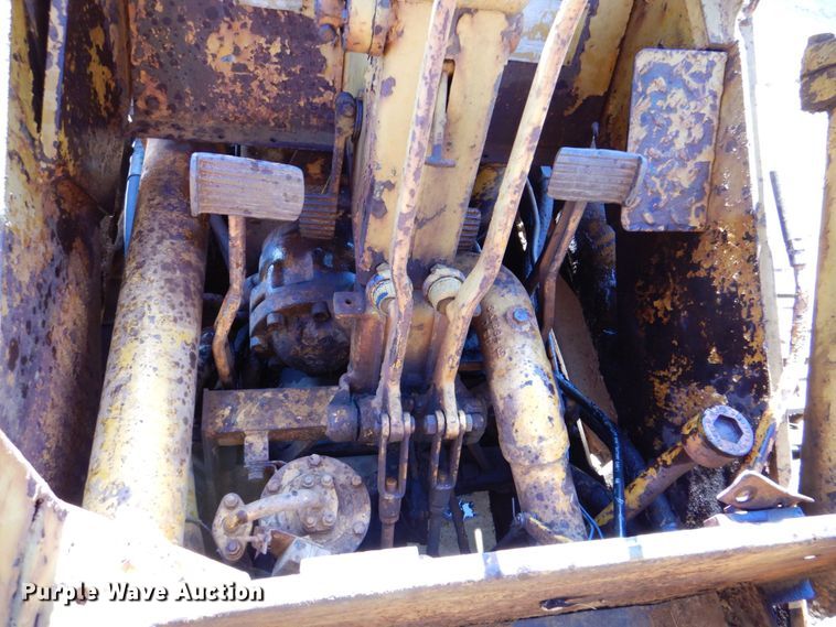 image for item DP4041 Caterpillar 977L  track loader