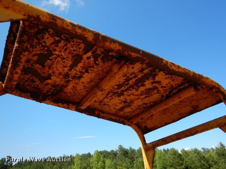 image for item DP4041 Caterpillar 977L  track loader