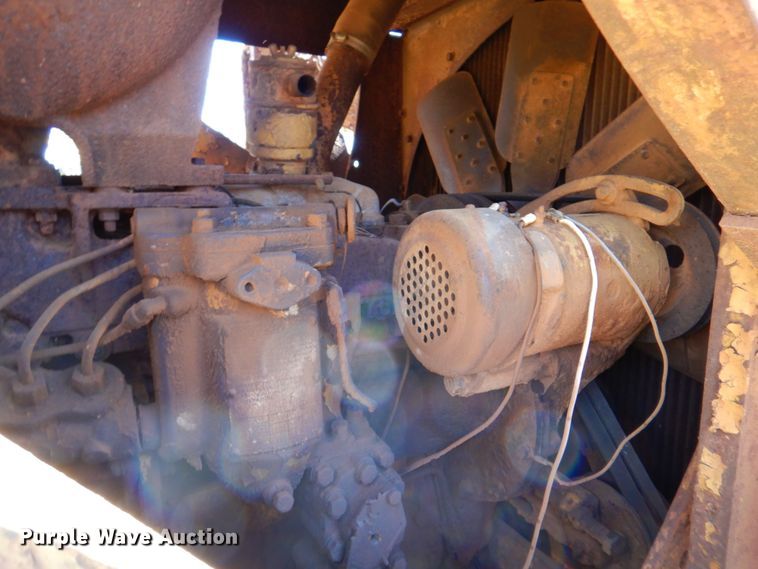 image for item DP4041 Caterpillar 977L  track loader