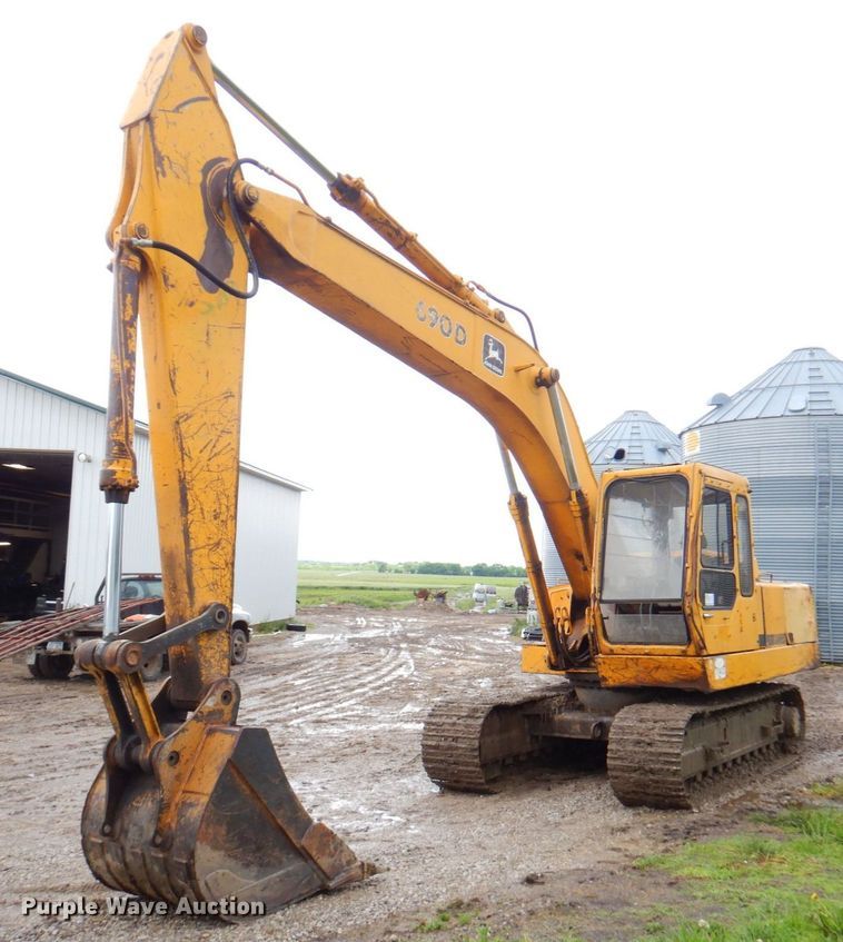 image for item DP4209 1987 John Deere 690D  excavator
