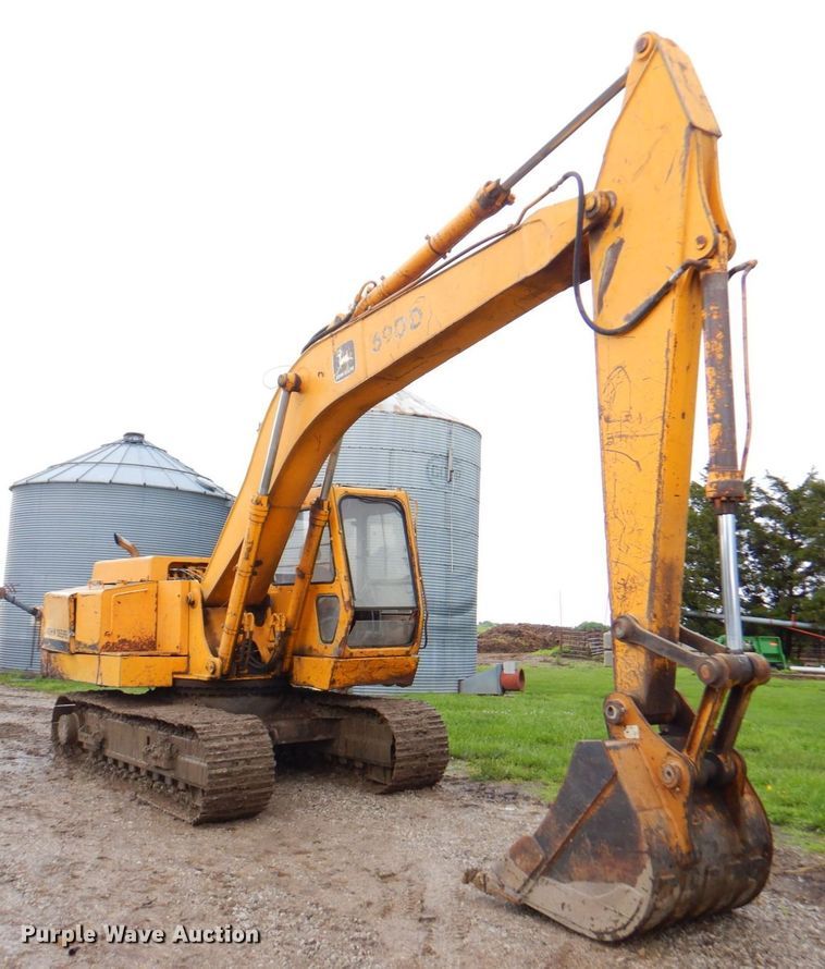 image for item DP4209 1987 John Deere 690D  excavator