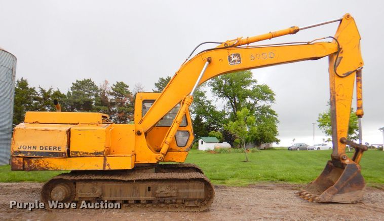 image for item DP4209 1987 John Deere 690D  excavator