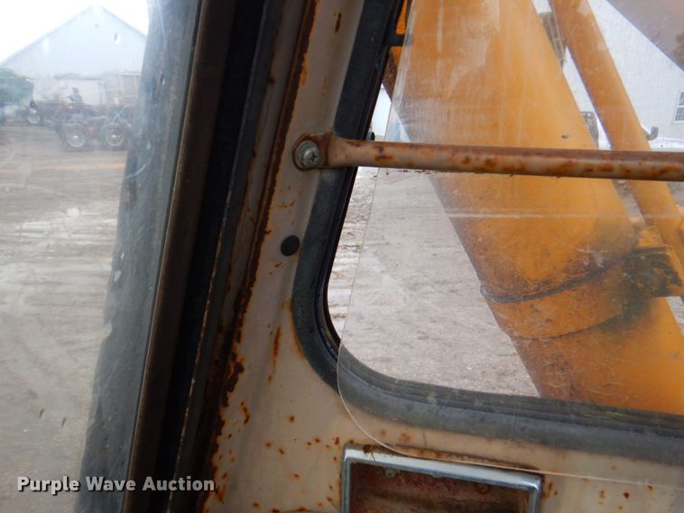 image for item DP4209 1987 John Deere 690D  excavator