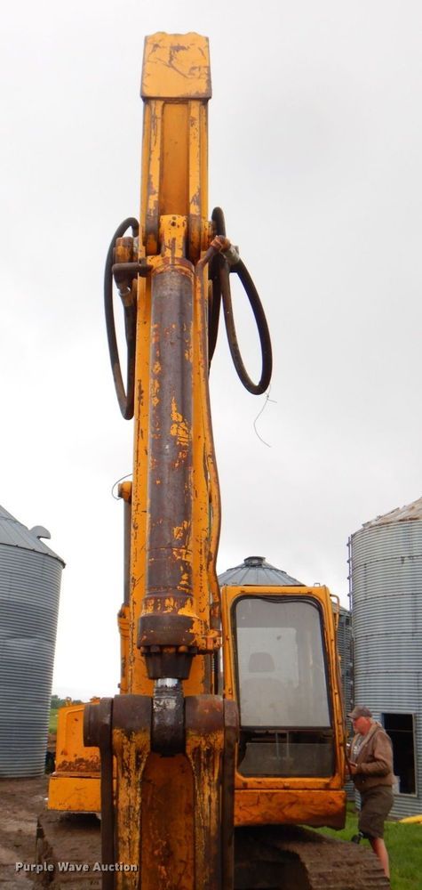 image for item DP4209 1987 John Deere 690D  excavator