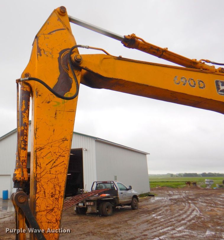 image for item DP4209 1987 John Deere 690D  excavator
