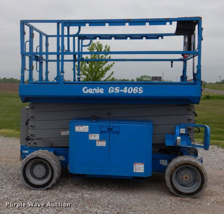 image for item DP5541 2013 Genie GS-4069  scissor lift