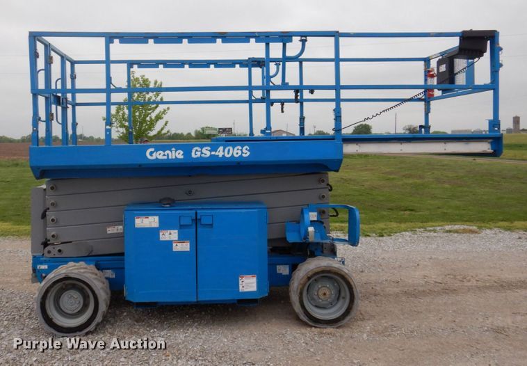image for item DP5541 2013 Genie GS-4069  scissor lift