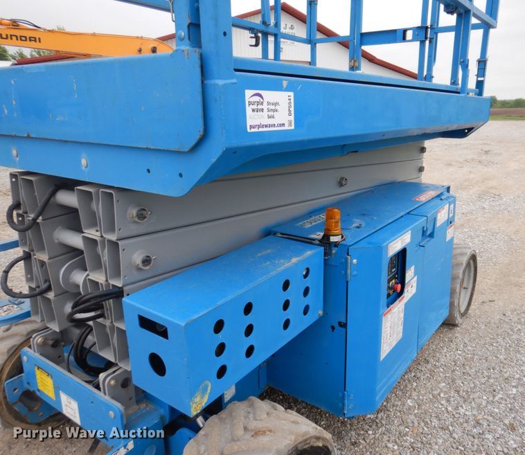 image for item DP5541 2013 Genie GS-4069  scissor lift