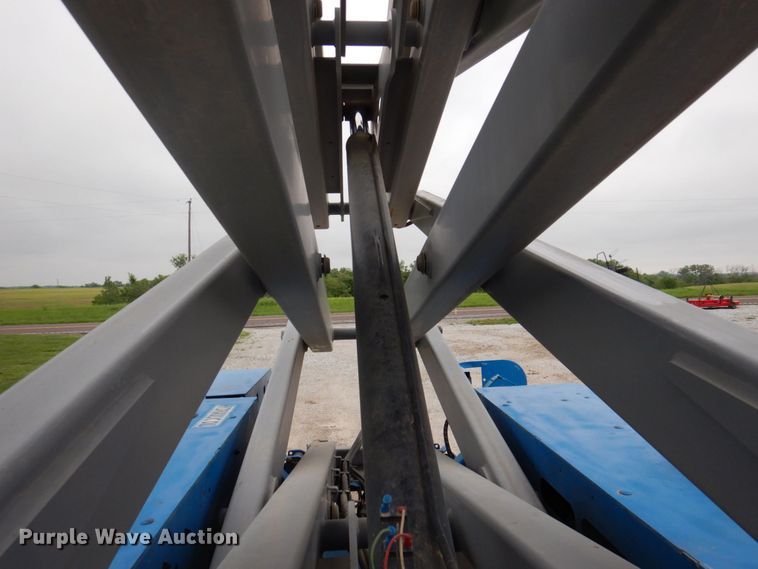 image for item DP5541 2013 Genie GS-4069  scissor lift