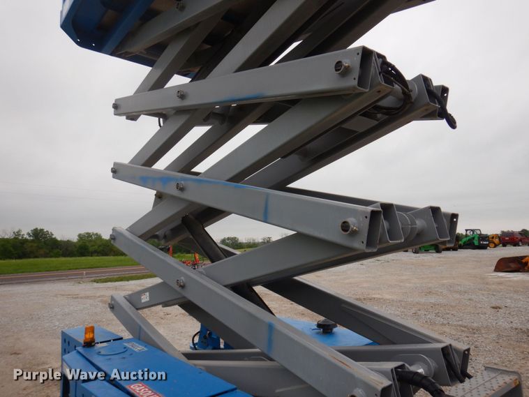 image for item DP5541 2013 Genie GS-4069  scissor lift