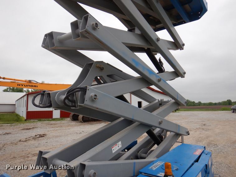 image for item DP5541 2013 Genie GS-4069  scissor lift