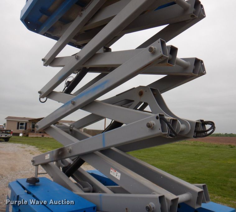 image for item DP5541 2013 Genie GS-4069  scissor lift