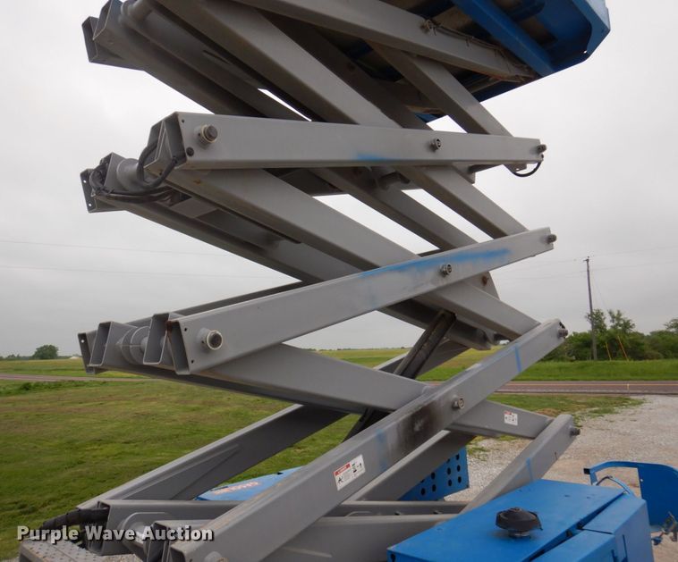 image for item DP5541 2013 Genie GS-4069  scissor lift