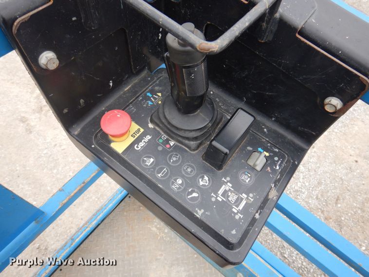 image for item DP5541 2013 Genie GS-4069  scissor lift