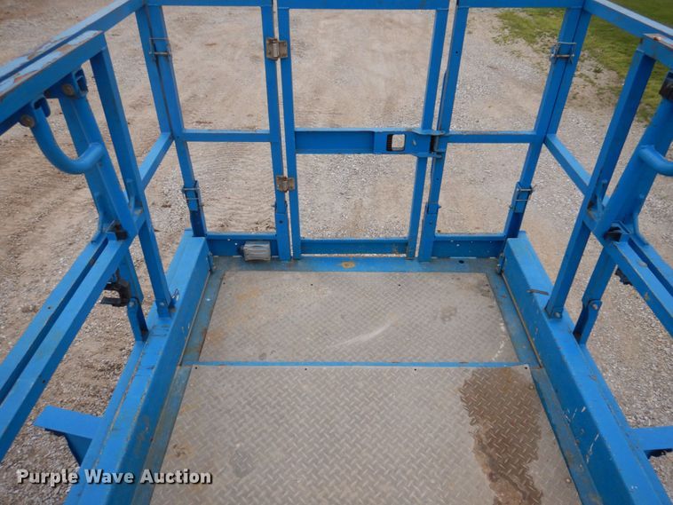 image for item DP5541 2013 Genie GS-4069  scissor lift