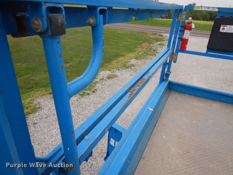 image for item DP5541 2013 Genie GS-4069  scissor lift