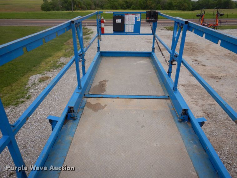 image for item DP5541 2013 Genie GS-4069  scissor lift