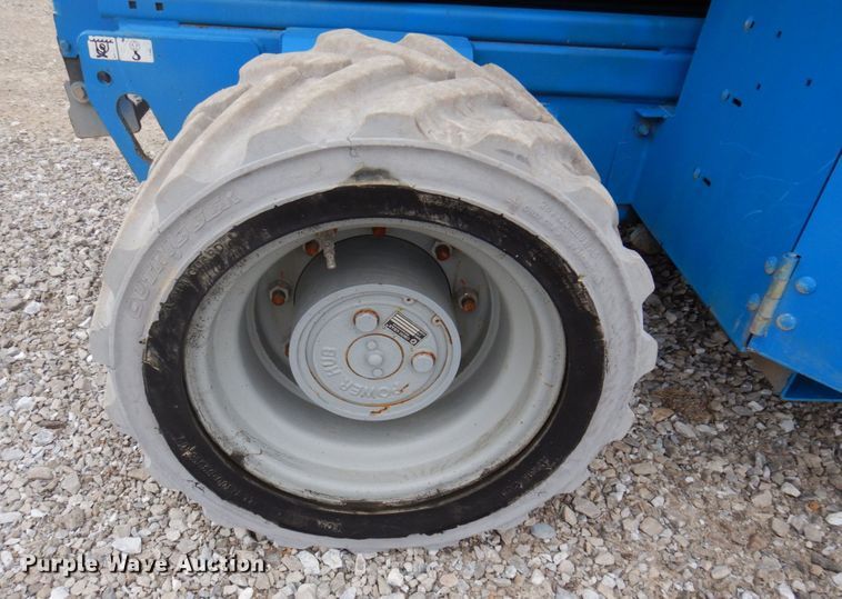 image for item DP5541 2013 Genie GS-4069  scissor lift