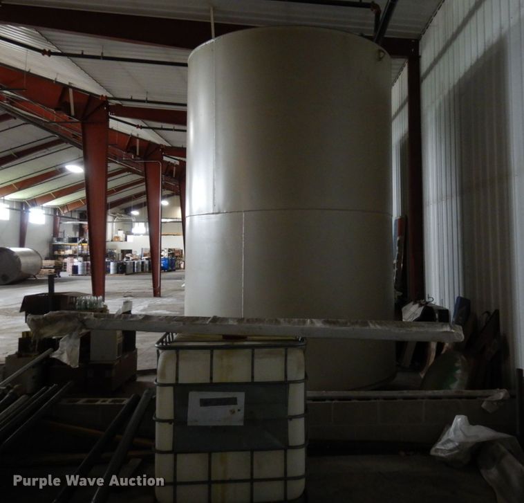 image for item DR0443 Approximately 4,500 gallon tank