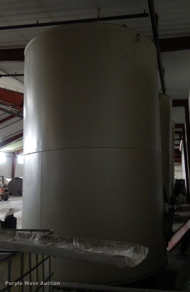 image for item DR0443 Approximately 4,500 gallon tank