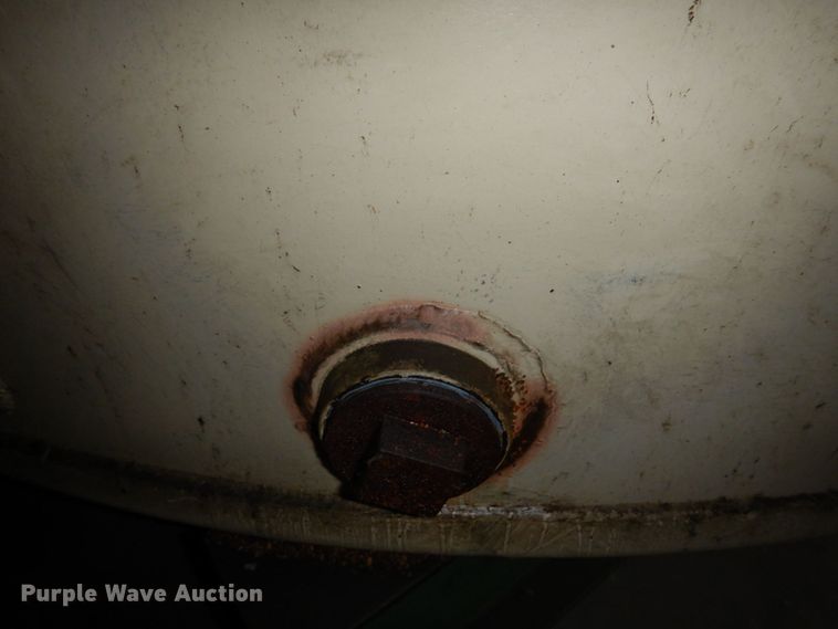 image for item DR0443 Approximately 4,500 gallon tank