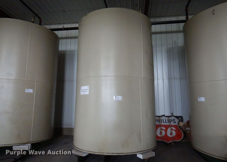 image for item DR0444 Approximately 4,500 gallon tank