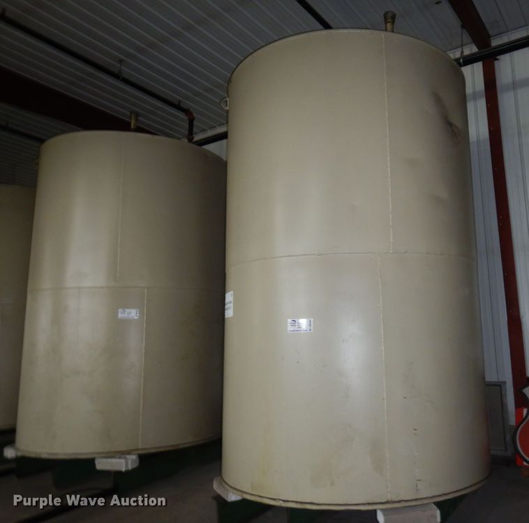 image for item DR0444 Approximately 4,500 gallon tank