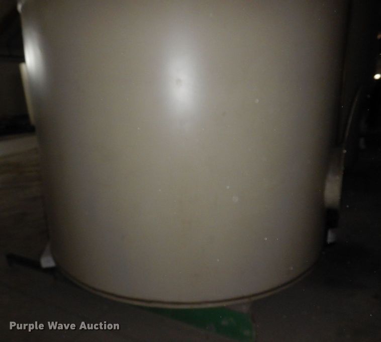 image for item DR0444 Approximately 4,500 gallon tank