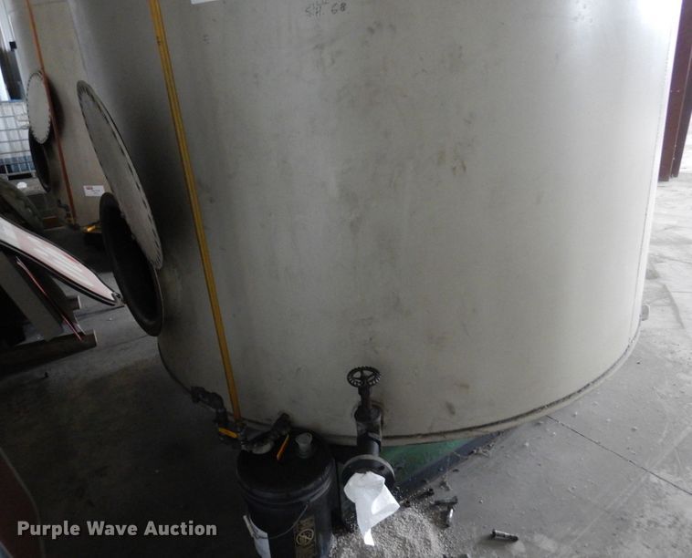 image for item DR0444 Approximately 4,500 gallon tank
