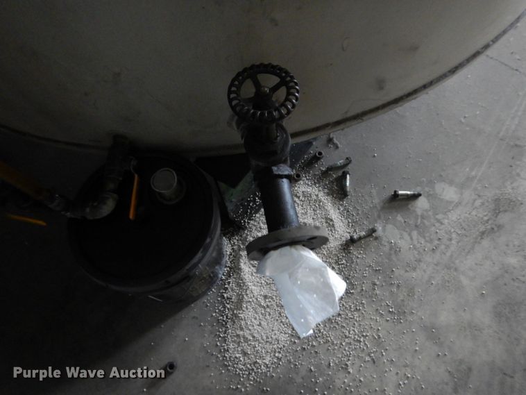 image for item DR0444 Approximately 4,500 gallon tank